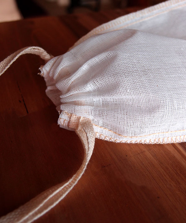 Natural Muslin Bags with Ivory Serged Edge 4x6 - 4" x 6"