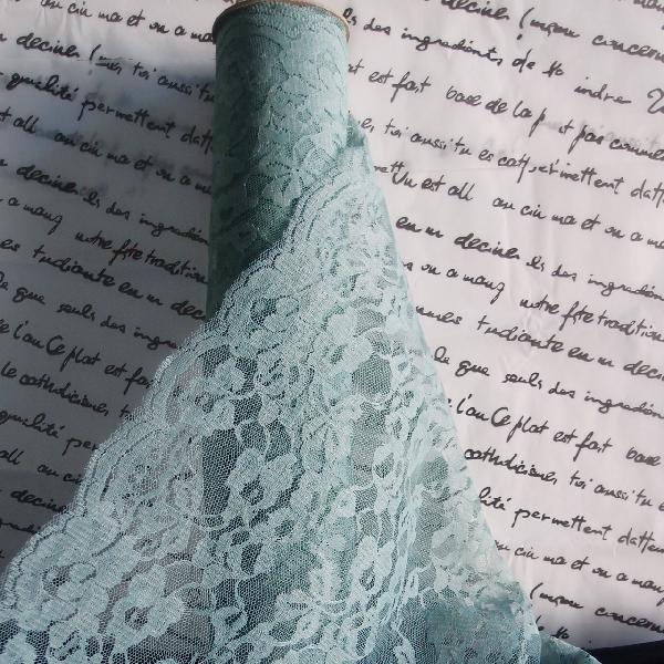 Gray-green  Chantilly Lace Runner - 14" x 10Y