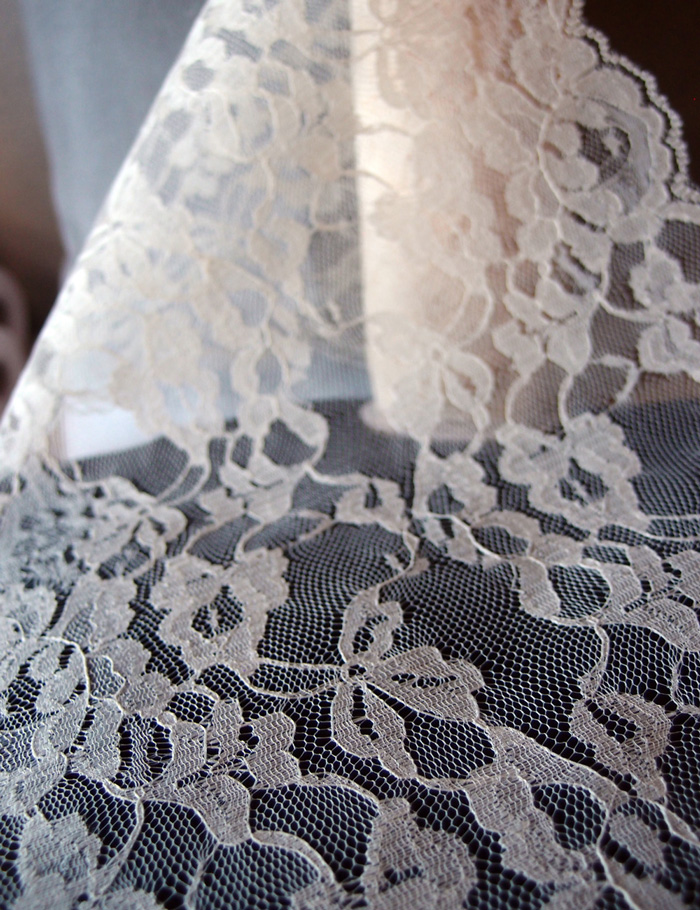 Ivory Chantilly Lace Runner - 9" x 10Y
