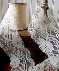 Ivory Chantilly Lace Trim Runner - 4" x 10Y